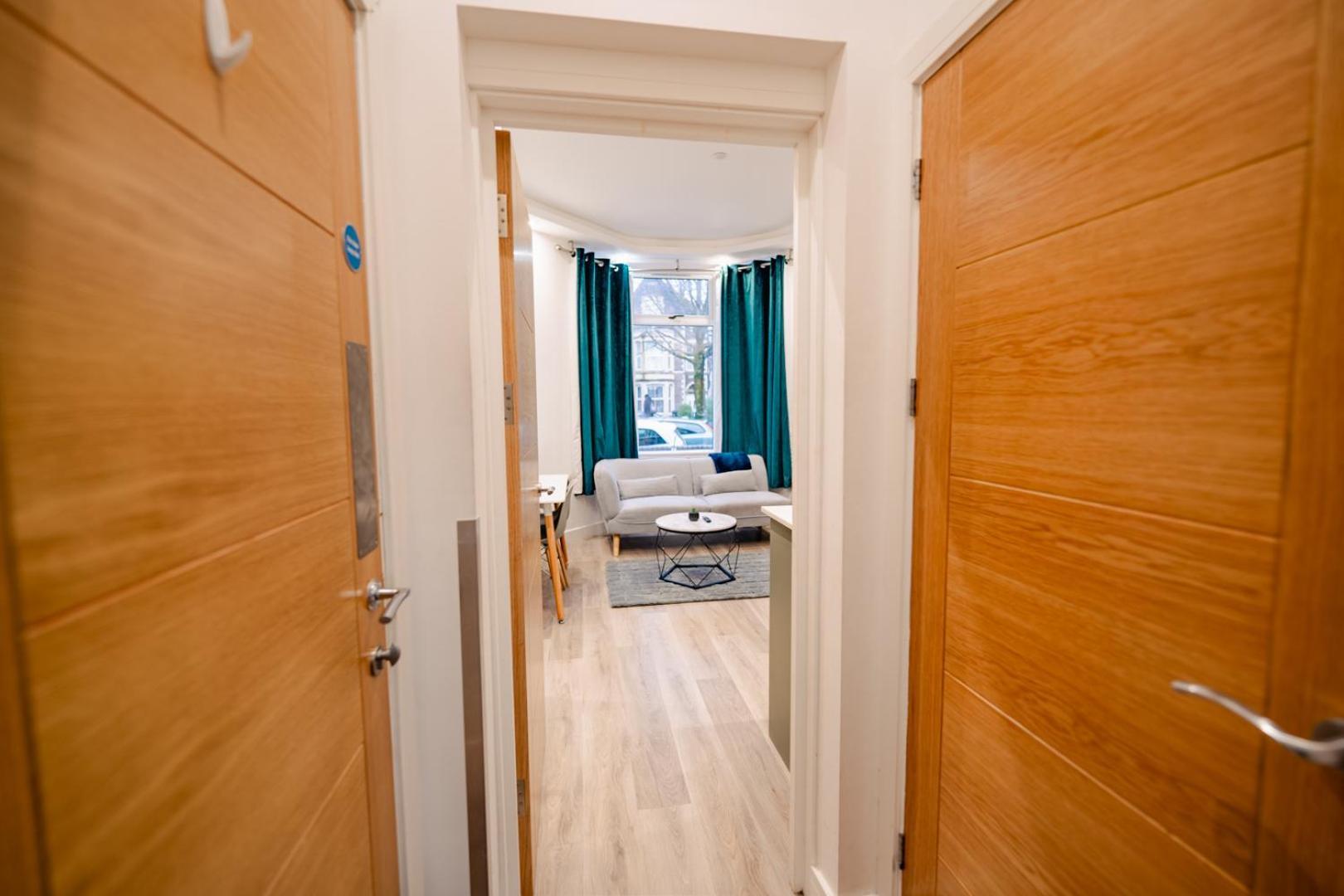Luxury Apartments In Cardiff City Centre Экстерьер фото