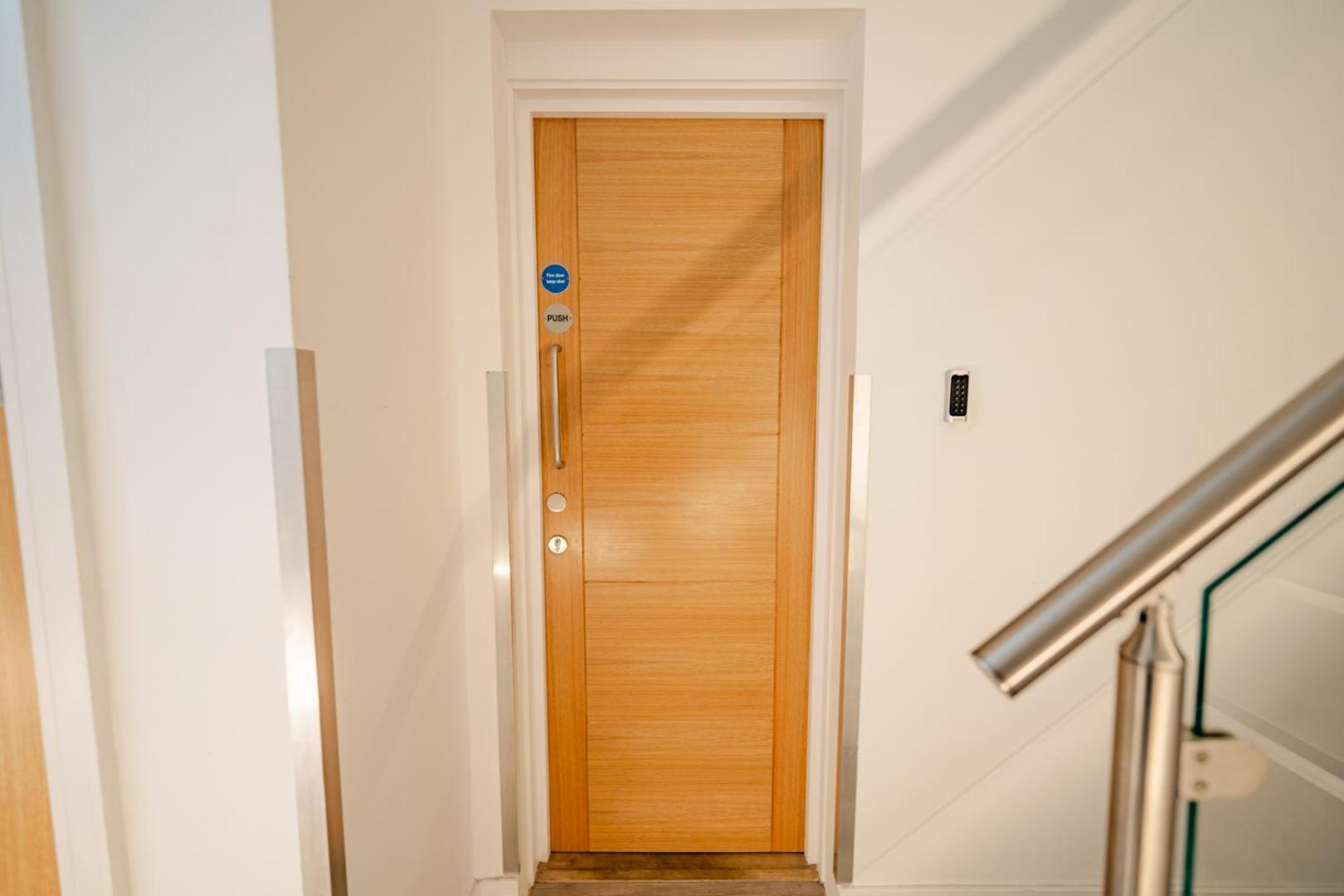 Luxury Apartments In Cardiff City Centre Экстерьер фото